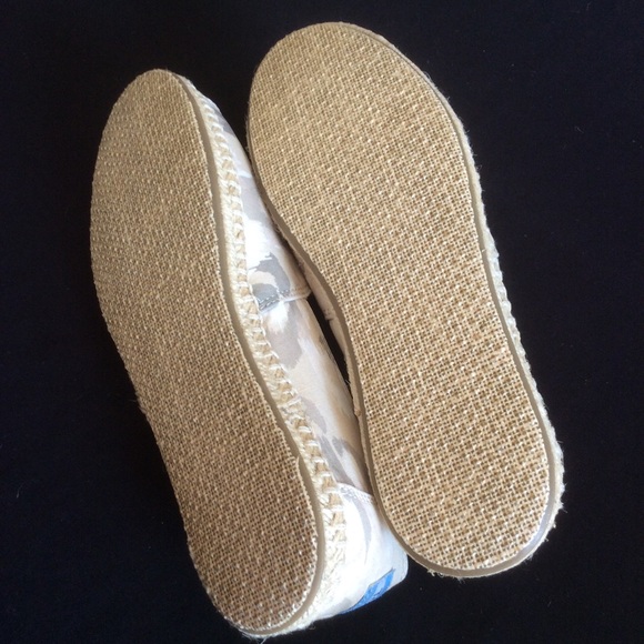 NWOB Toms Open Toe Camo Flats, Sz W8.5 - Picture 8 of 10